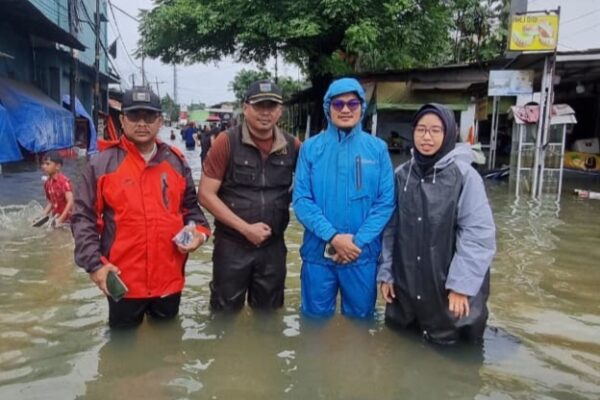 Dinsos Kembangan Selatan Bersama Pendih Junaedi LMK RW. 01 dan Ketua RT. 009 Hafiz Sahroni