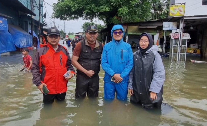 Dinsos Kembangan Selatan Bersama Pendih Junaedi LMK RW. 01 dan Ketua RT. 009 Hafiz Sahroni